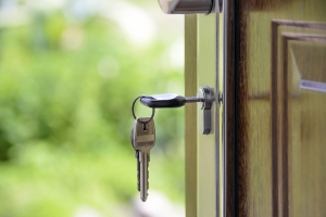 Eindringen in die Wohnung  mit gestohlenem Schlüssel – Was zahlt die Versicherung?